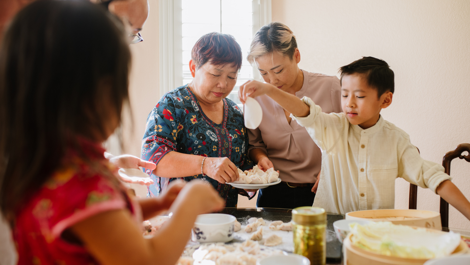 Blog20Covers20282829 multi-generational family eating dinner