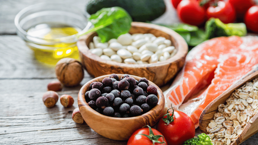 Blog Covers – 2025-03-04T113428.762 Heart healthy foods on a wooden table