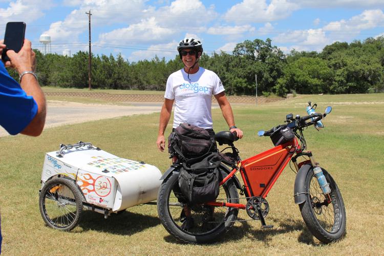 Jeff Salter with Sondors ebike rig in a field