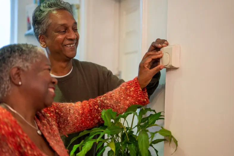 How Seniors in Hartford, TX Can Stay Cool in Summer and Warm in Winter